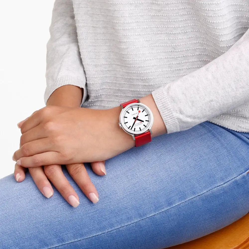 Montre Mondaine The Original Automatic Ø41mm, Acier brossé sur Bracelet cuir végan rouge – MST.4161B.LC – Image 6